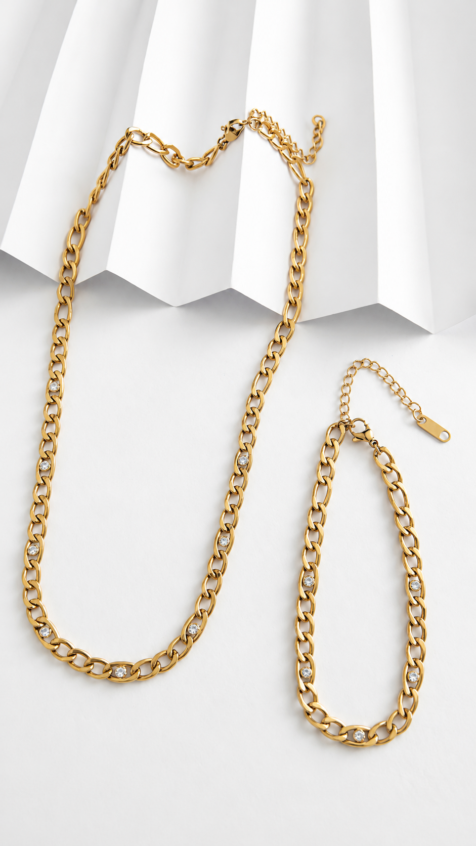 Collar y Pulsera Dorados con Zirconias