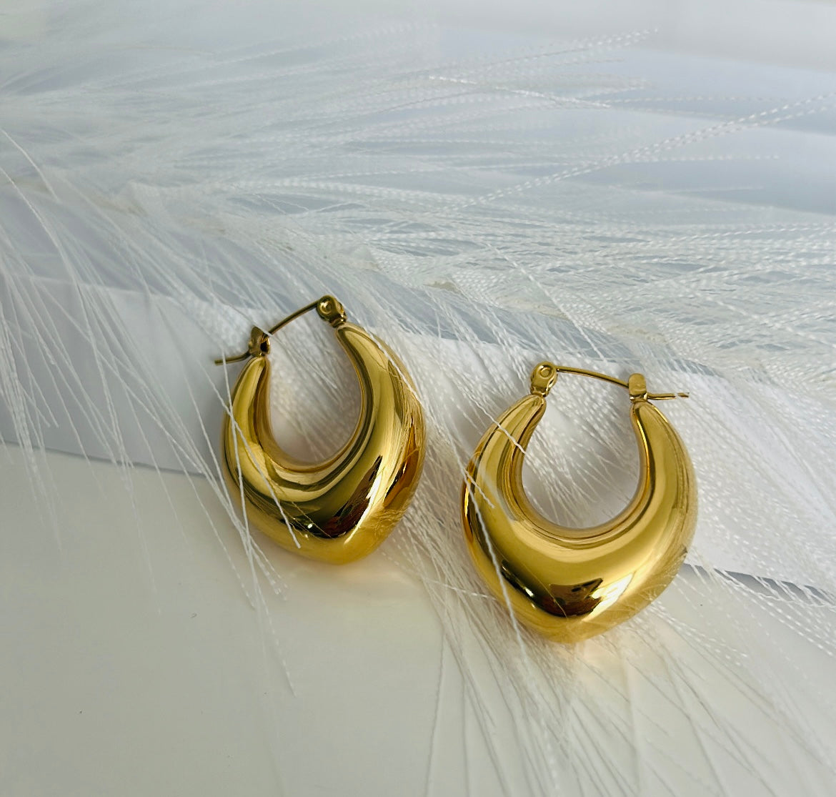 Aretes grandes y huecos
