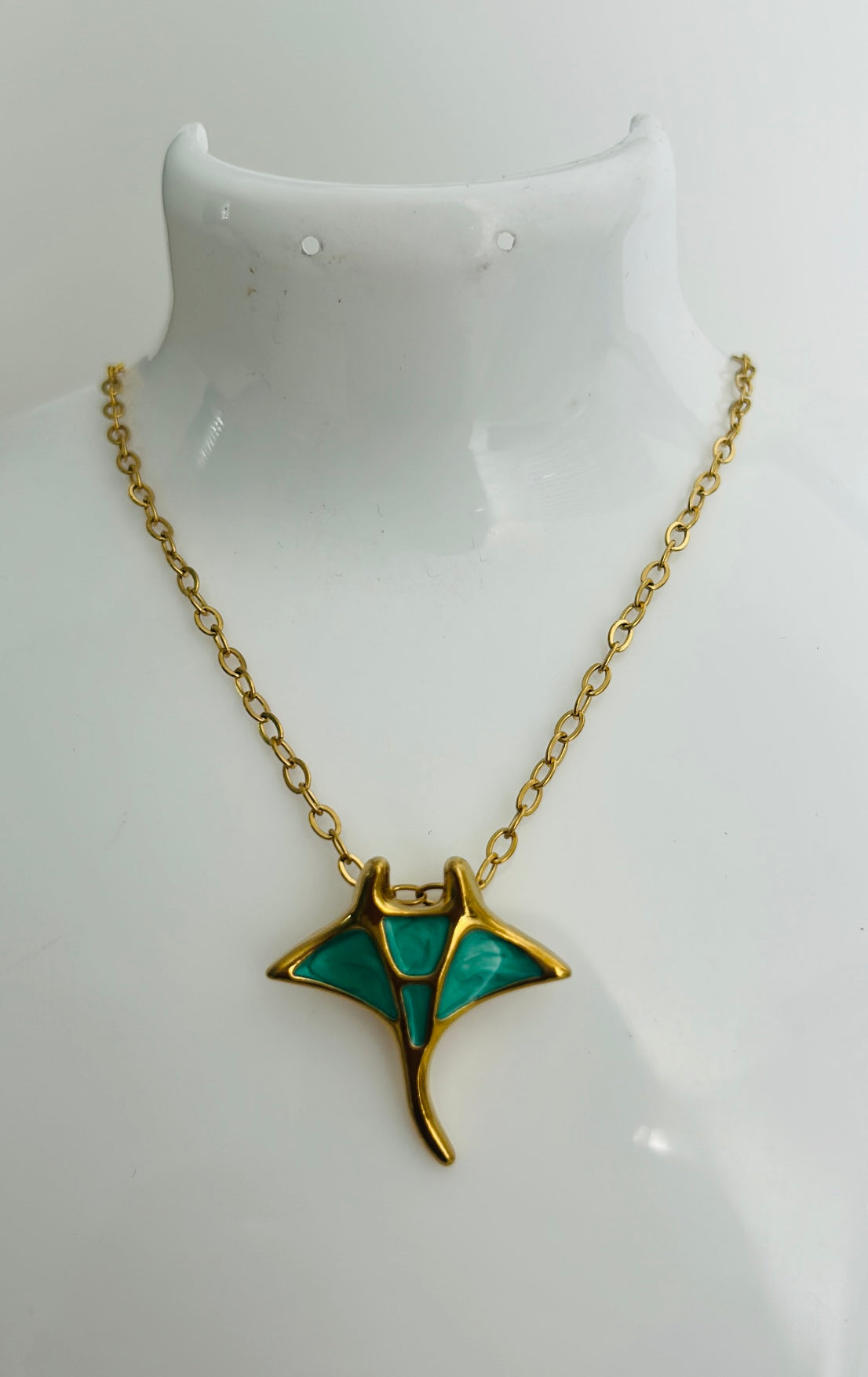 Manta Raya Necklace